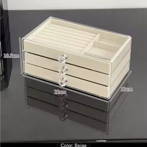 Chic White Jewelry Organizer with Clear Lid and Multiple Compartments
0224